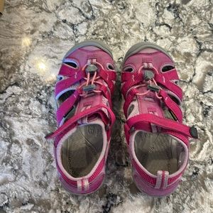 KEEN Seacamp II Very Berry/Dawn Pink girls sandals